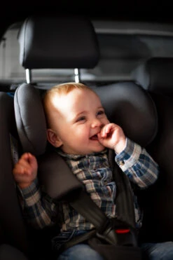 Ding Cruz Light Grey 360° Isofix Autostoel 0-36kg DI-101921 -Kinderwagen Winkel di 101919 lifestyle 04a 2