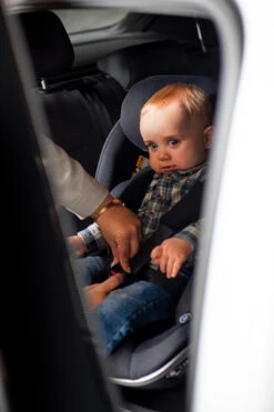 Ding Mace Black/Grey 360° I-Size Autostoel 0-36kg DI-111917 27 Ding Mace Black/Grey 360° I-Size Autostoel 0-36kg DI-111917 -Kinderwagen Winkel di 111917 lifestyle 01 1