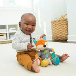 Infantino Go Gaga Playtime Pal Vos Buggyspeeltje BK-216311 7 Infantino Go Gaga Playtime Pal Vos Buggyspeeltje BK-216311 -Kinderwagen Winkel infantino go gaga playtime pal vos buggyspeeltje bk 216311 meer sfeer