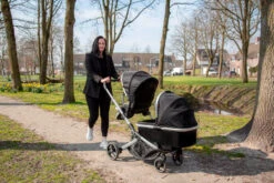Ding Amigo Black/Silver Reiswieg DI-191705 18 Ding Amigo Black/Silver Reiswieg DI-191705 -Kinderwagen Winkel mamaloes di 191704 ding tandem stroller amigo lifestyle 01 4