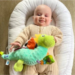 Playgro Sensory Friends Dusty Dragon Buggyspeeltje P0188473 -Kinderwagen Winkel playgro sensory friends dusty dragon buggyspeeltje p0188473 .9